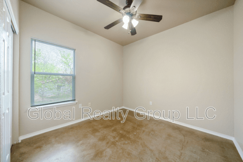 New Braunfels House: 161 S Krueger Ave