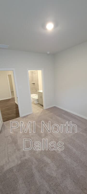 Fort Worth House: 2633 Oneida Lane