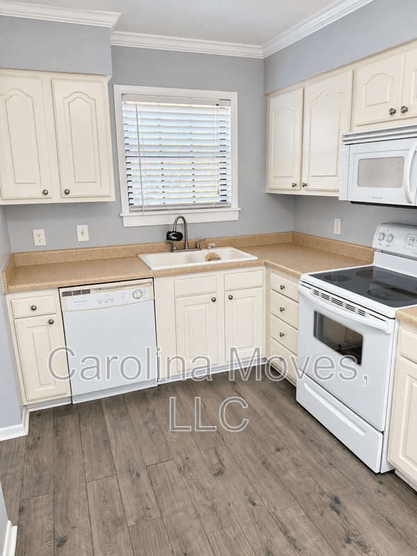 Taylors Townhome: 812 Reid School Rd.