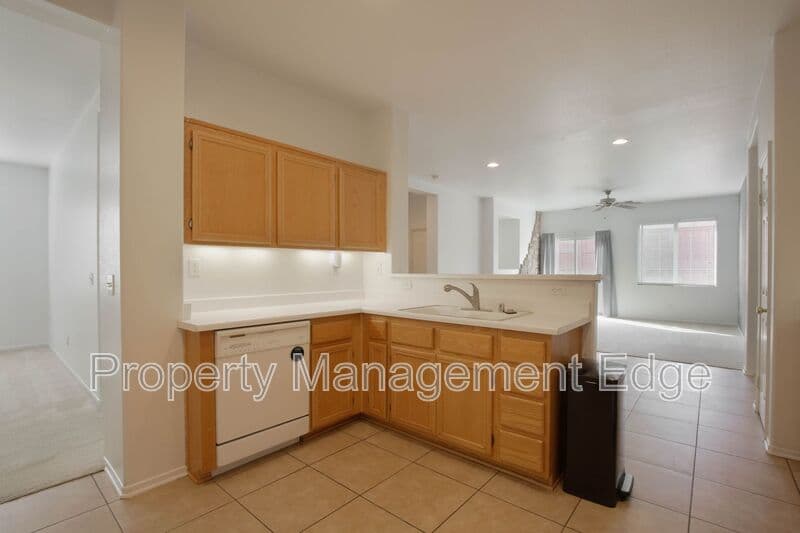 Hemet House: 127 Fuerte Ct