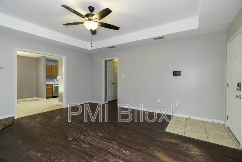 Gulfport House: 13011 Windcrest Lane