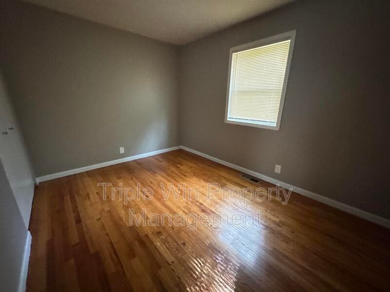 Saint Louis House: 1372 Farmview Ave