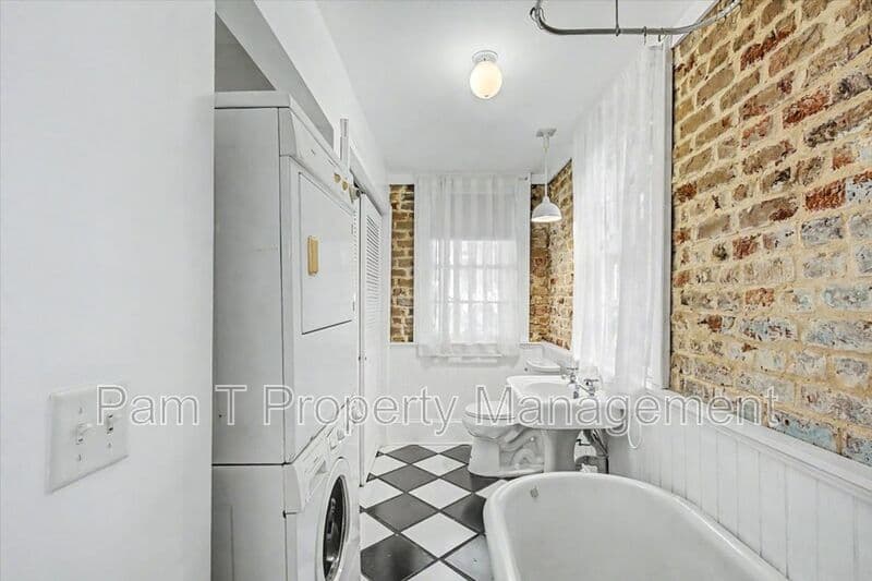 Savannah Condo: 521 E Harris St