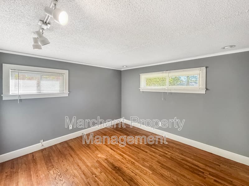 Greenville House: 20 Penrose Avenue