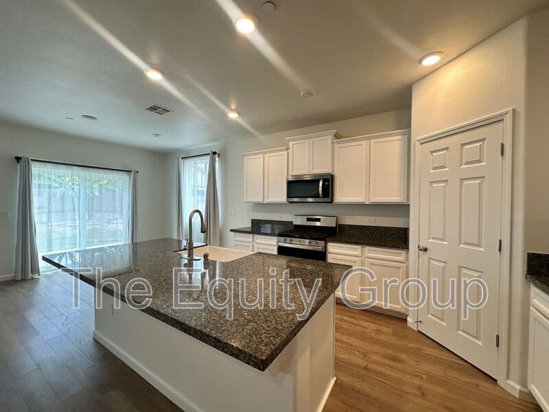 Visalia House: 2231 South Lebec St
