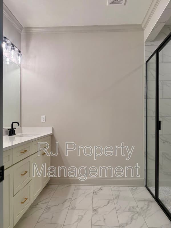 Collierville Townhome: 924 Aldwick Dr