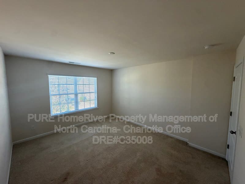 Mooresville House: 150 Farmers Folly Drive
