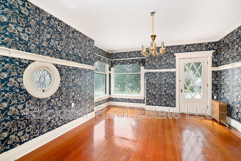 Spokane House: 4235 E Hartson Ave