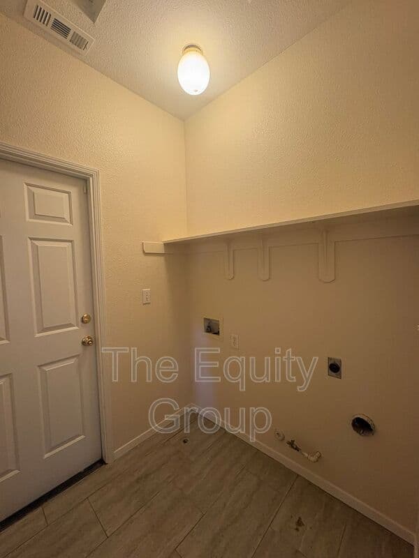 Tulare House: 1515 Cottage Grove Ave