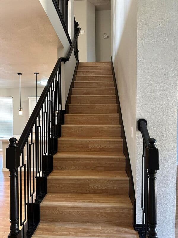 Lewisville House: 800 Pebble Ridge Dr