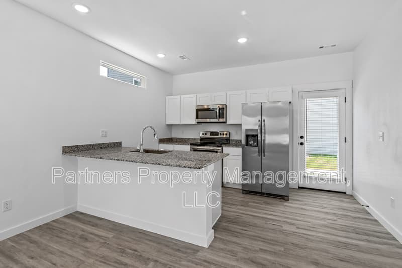 Centerton House: 881 Ventnor Avenue