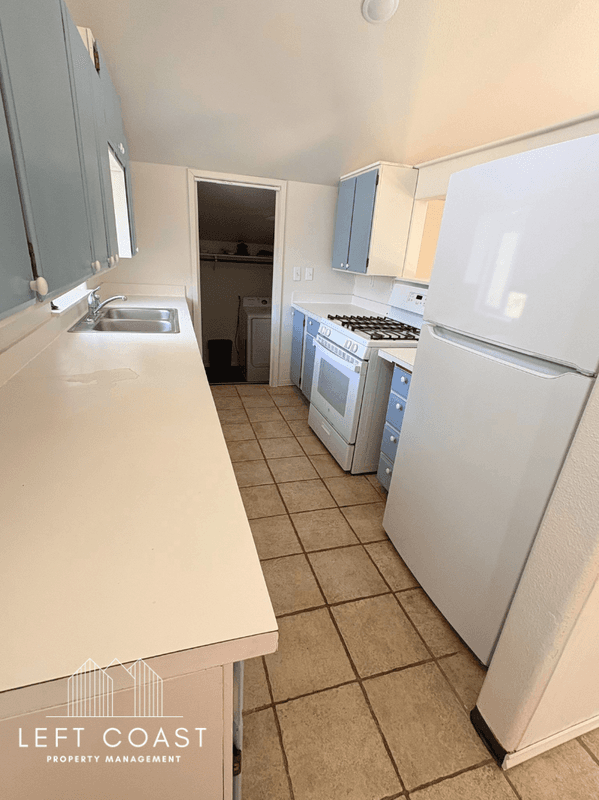 Lincoln City House: 6239 Southwest Jetty Avenue