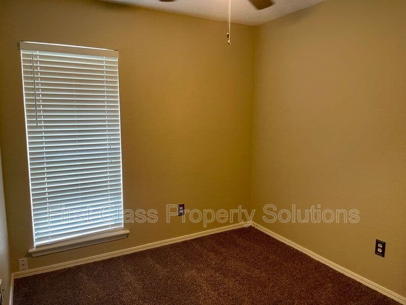 Moore House: 9212 Buttonfield Ave