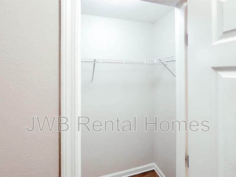 Jacksonville House: 2833 Circle St E