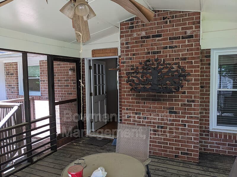 Athens House: 115 Davis Estates Rd