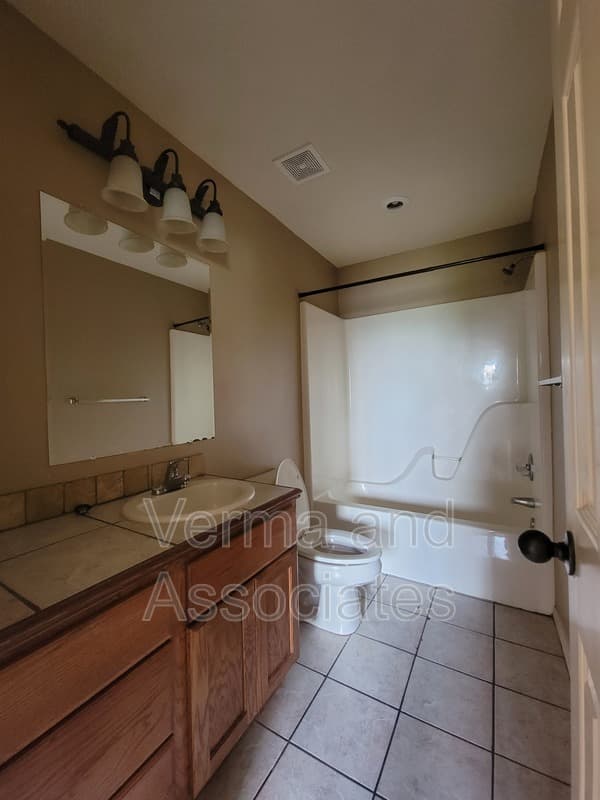 Centerton Townhome: 192 Fair St