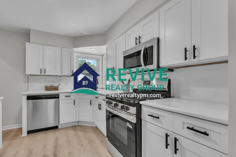 Garden City House: 31234 Barton Street