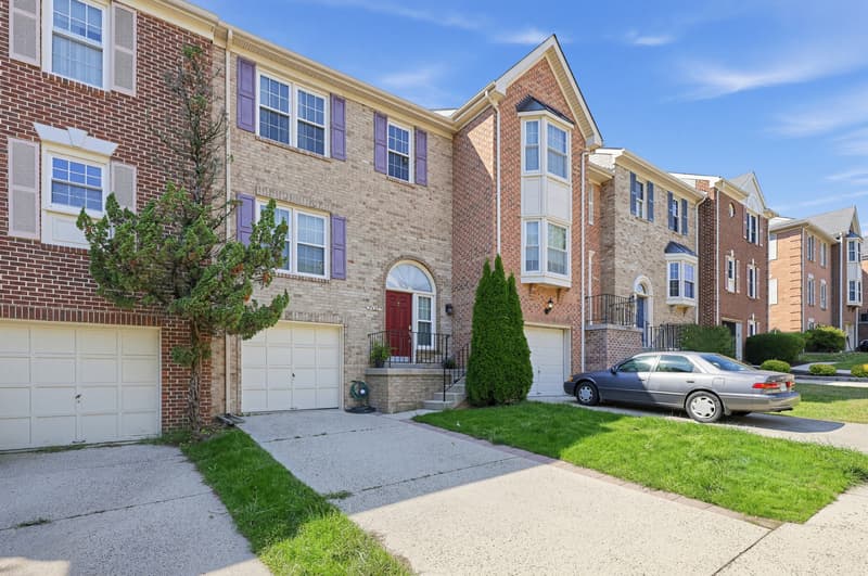 Alexandria House: 7427 Salford Court