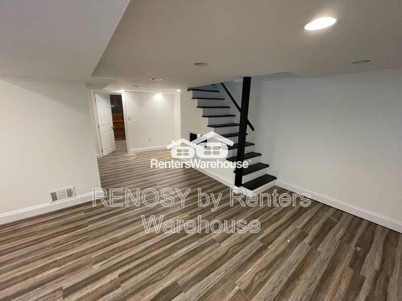 Essex House: 128 Wiltshire rd