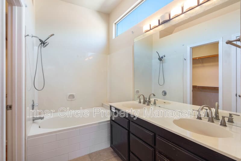Brentwood House: 342 Chaucer Drive