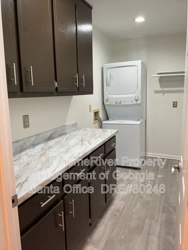 Alpharetta House: 8031 Henderson Ct