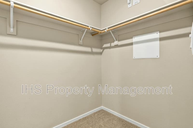 Pasco House: 11329 Dunsmuir Dr,