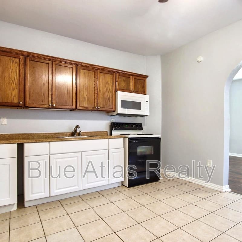Fort Worth House: 2937 South Adams Street - 1