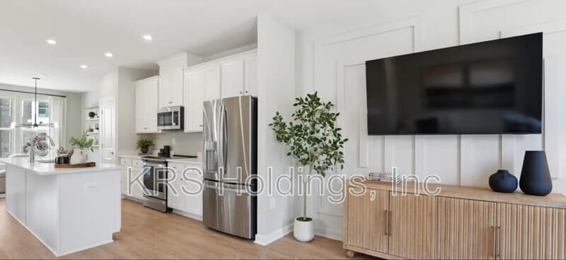 Woodbridge Townhome: 3738 District Dr.