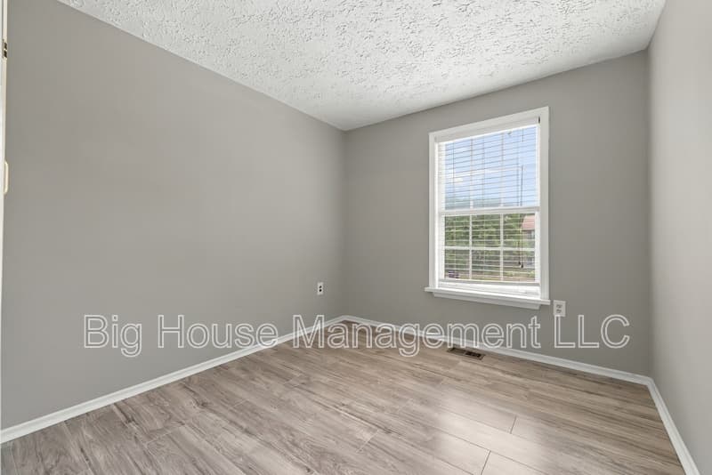 Waldorf Townhome: 1554 Pin Oak Dr