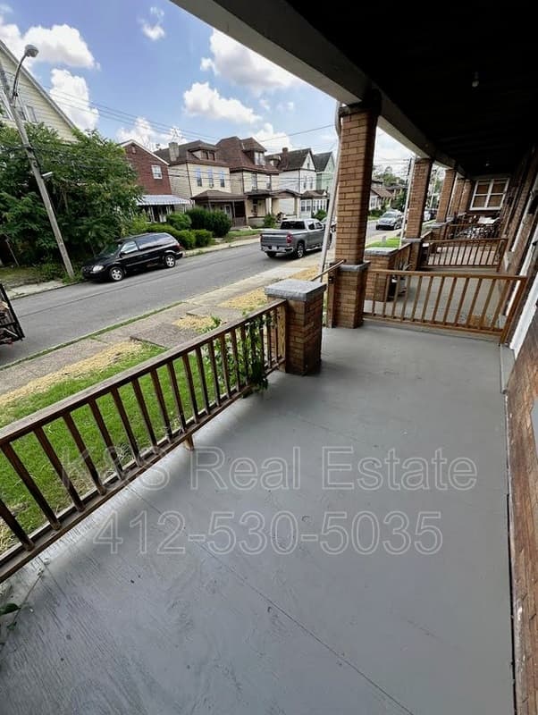 McKees Rocks Condo: 527 Marwood Avenue