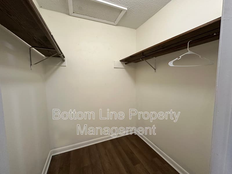 Fayetteville House: 6031 Harmon Pl
