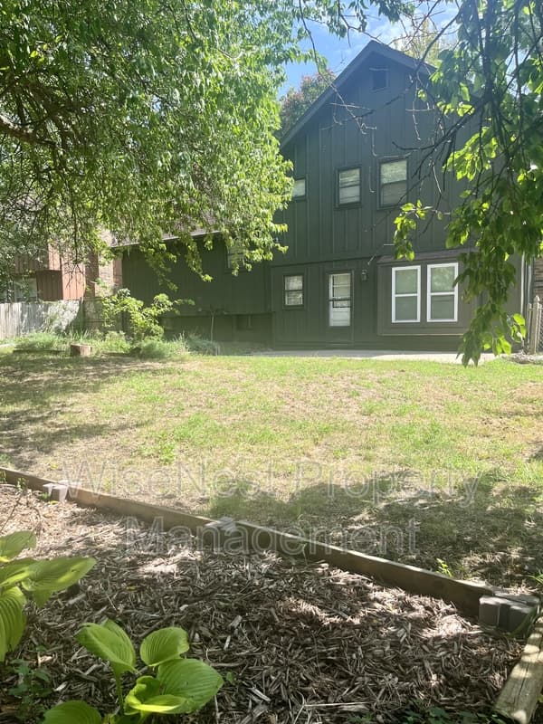 Olathe House: 1920 East 153rd Terrace