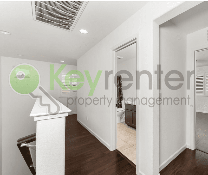 Lincoln House: 1552 Flora Way