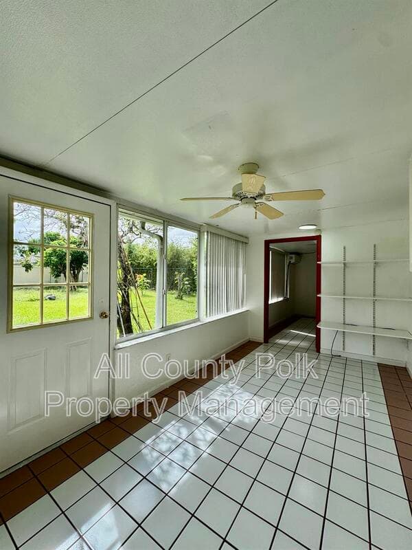 Lakeland House: 3919 Lehman Ct