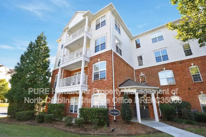 Charlotte House: 14622 Via Sorrento Drive
