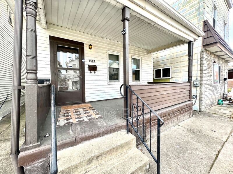 New Kensington House: 1613 Fourth Avenue