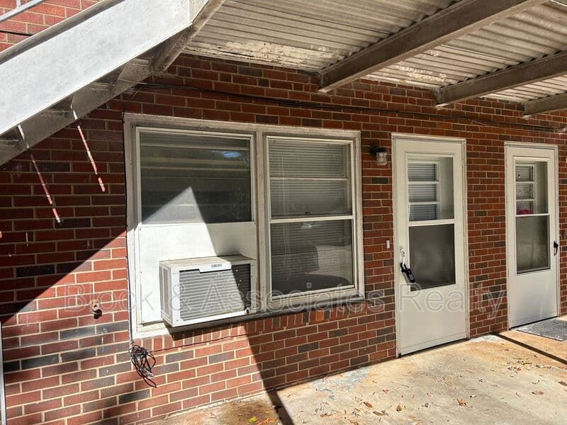 Kernersville Condo: 834 Graves St.