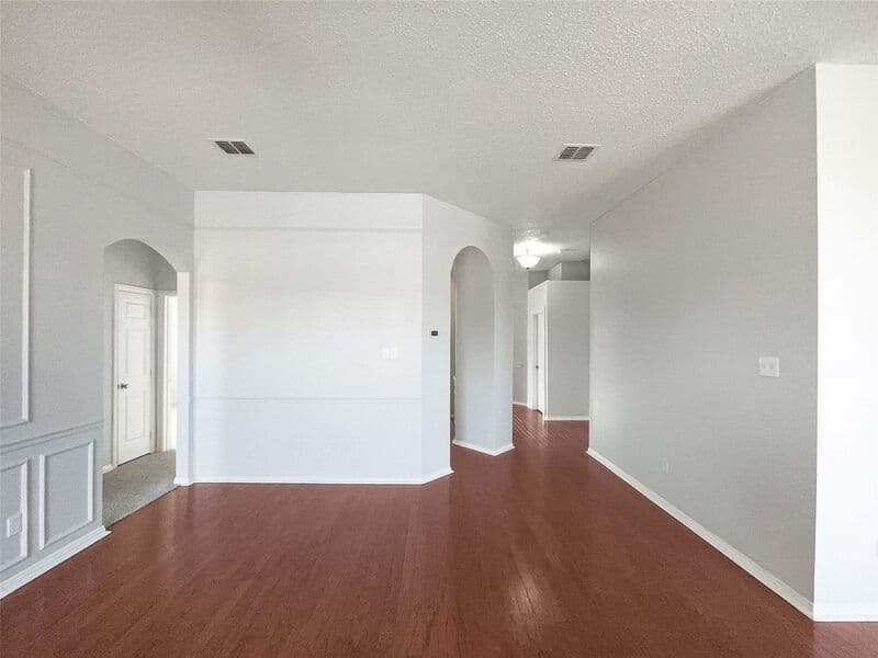 Lewisville House: 1216 Longhorn Dr
