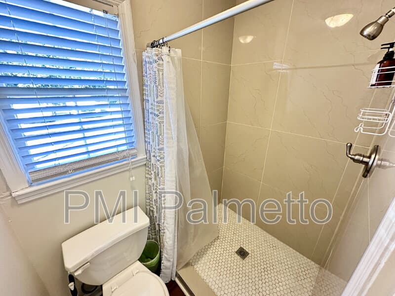 Columbia Condo: 2405 Duncan Street