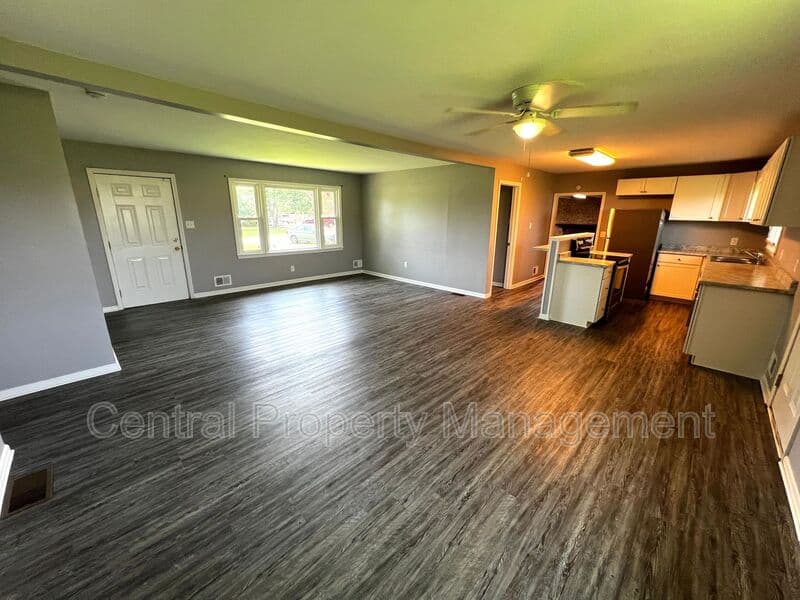Spartanburg House: 104 Madison Circle
