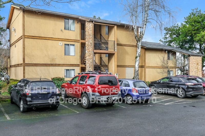Portland Apartment: 14124-14212 NE Sandy Blvd