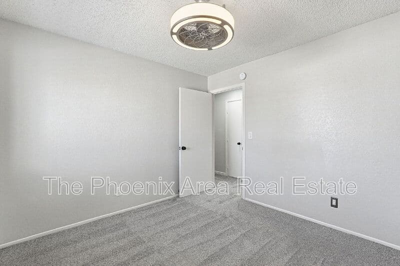 Chandler House: 1115 W Estrella Dr