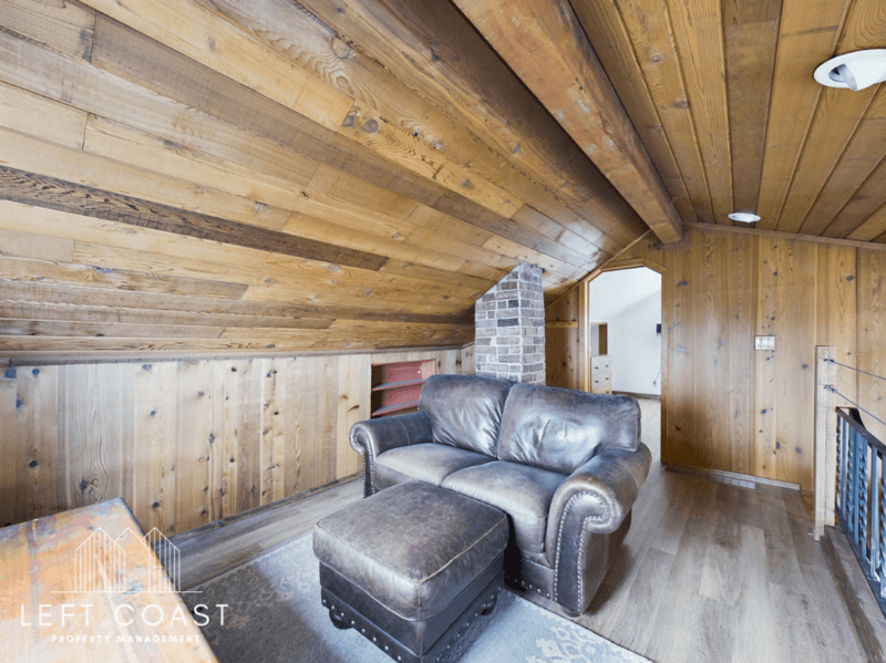 Lincoln City House: 1033 Northwest Inlet Avenue