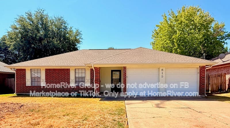 Arlington House: 816 Castleview Dr