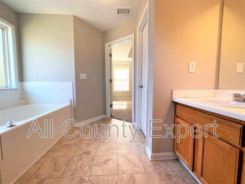 Snellville House: 2370 Temple View Ct