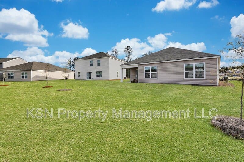 Bloomingdale House: 224 Skylark Rd
