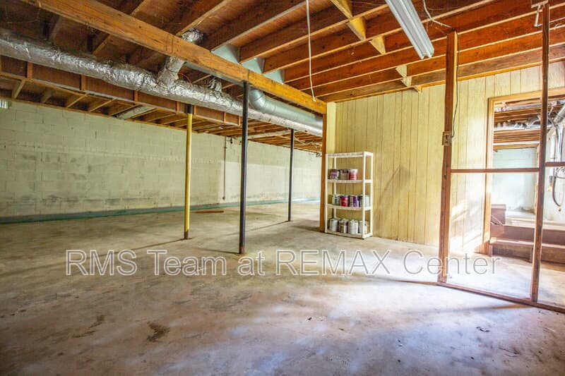 Snellville House: 1834 Dogwood Ct