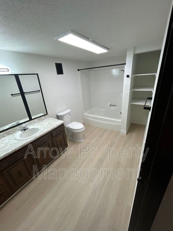 Bismarck House: 207 E Arbor-201D