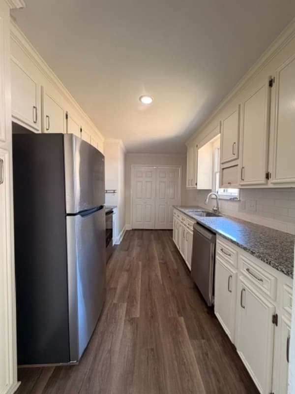 Columbia House: 224 Cambridge Lane Road