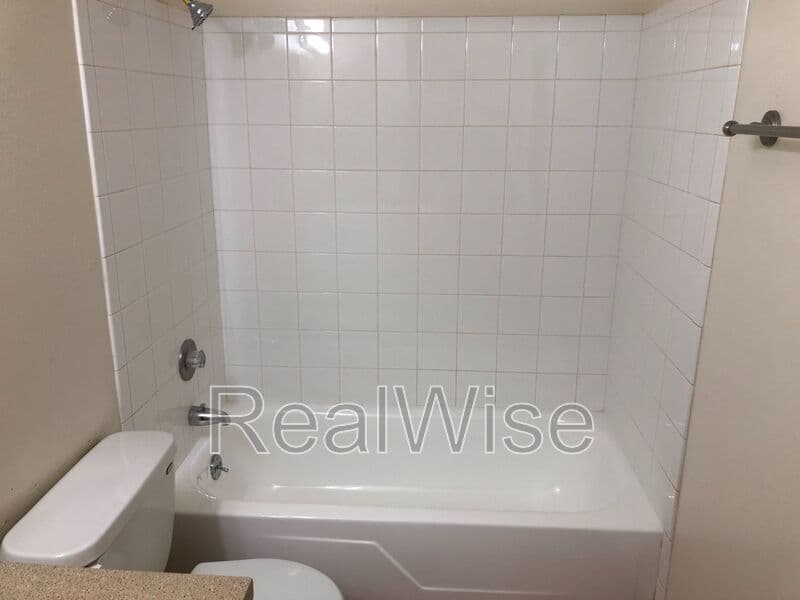 Portland Condo: 13435 SE Stark St